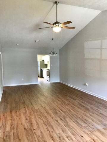 Foto del edificio - 302 Beech Ln