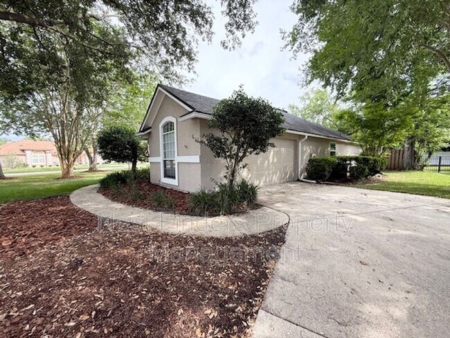 Foto del edificio - 816 Brookstone Ct