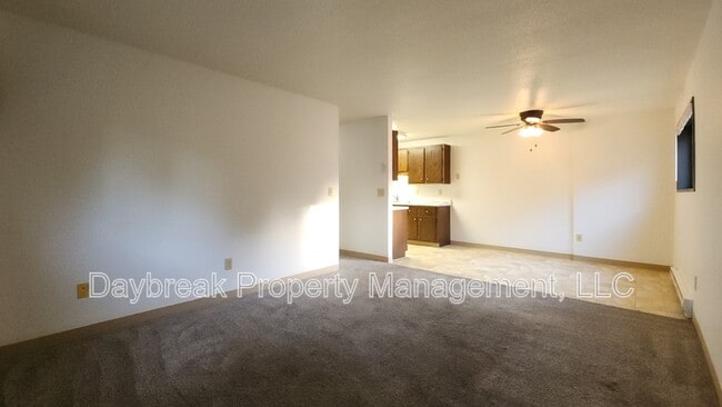 Building Photo - 507 11th St S