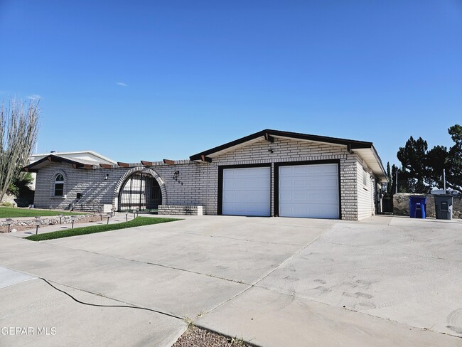 Building Photo - 6800 Granero Dr