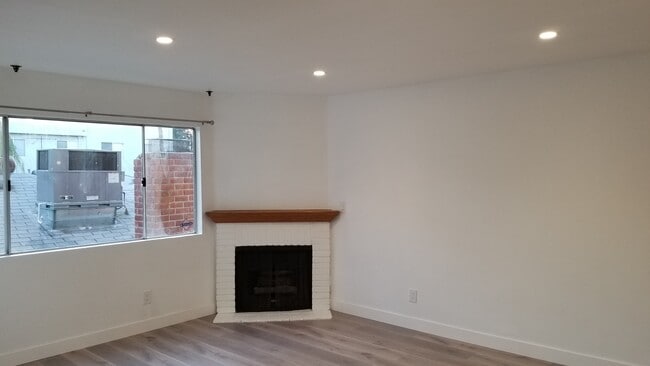 Building Photo - 14126 Tiara St