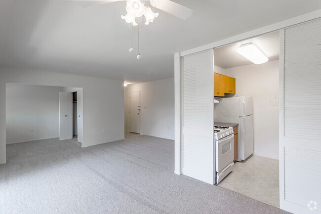 1 habitación con estudio, 1 baño - 740 pies cuadrados - Barcroft Plaza Apartments