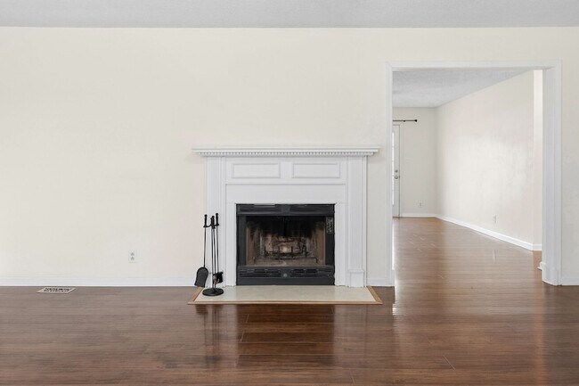 Building Photo - 1361 Jenny Ln