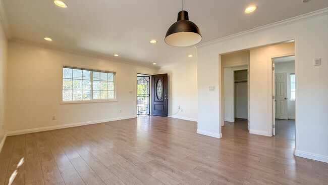 Foto del edificio - 2820 Budau Ave