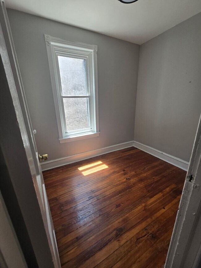 Building Photo - Beautiful 4-Bedroom Home with Central Air, Gas Heating  Laundry