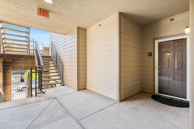Foto del edificio - 15325 NW Central Dr