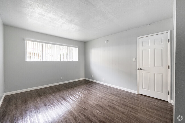 1HAB, 1BA - 725SF - DORMITORIO - The Mediterranean Apartments