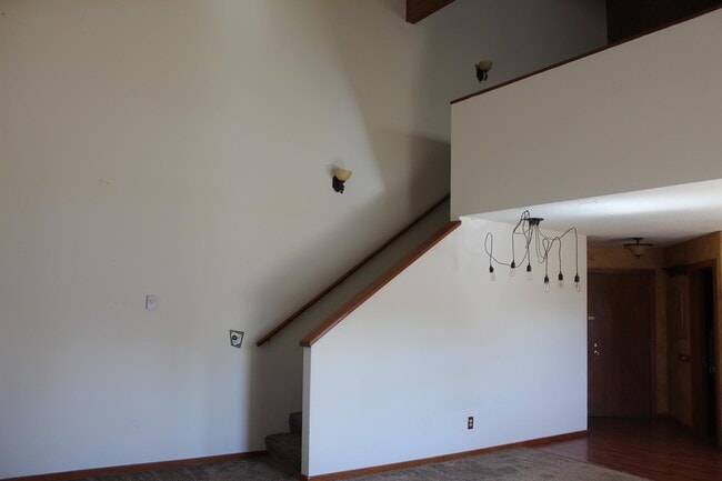 Building Photo - 89 Valley View Dr