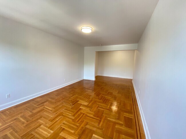 Foto del edificio - 300 Ocean Pkwy