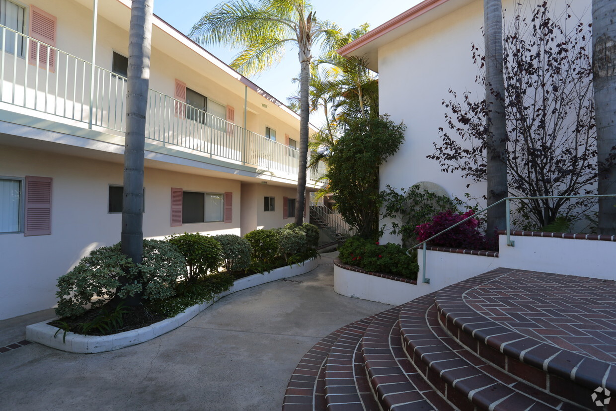 Building Photo - Casa Granada(NO UNITS AVAILABLE)