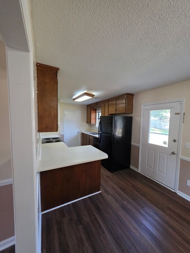 Building Photo - Updated Photos To Come Soon!