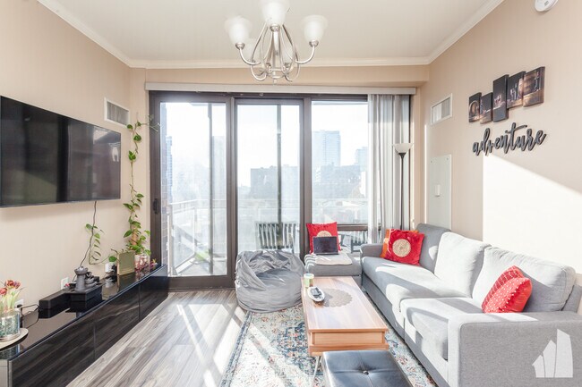 Foto del edificio - 1 E 8th St