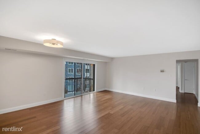Building Photo - 3320 S 28th St