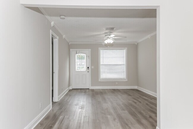 Foto del edificio - 4856 Orlando Ave