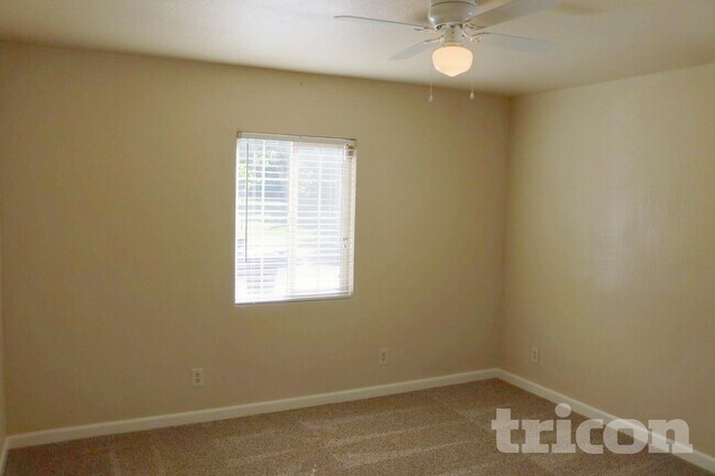 Foto del edificio - 5812 Laurine Way