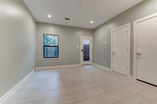 Foto del edificio - 1211 Thompson St