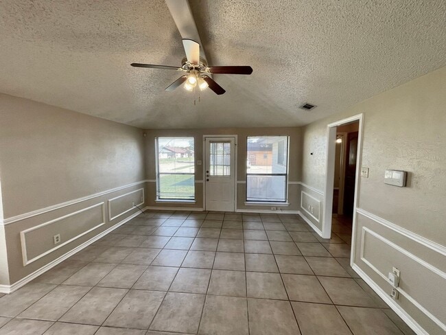 Building Photo - Great Duplex In Glenn Heights