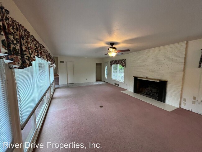 Building Photo - 3 br, 3 bath House - 1161 WN Bear Creek Drive