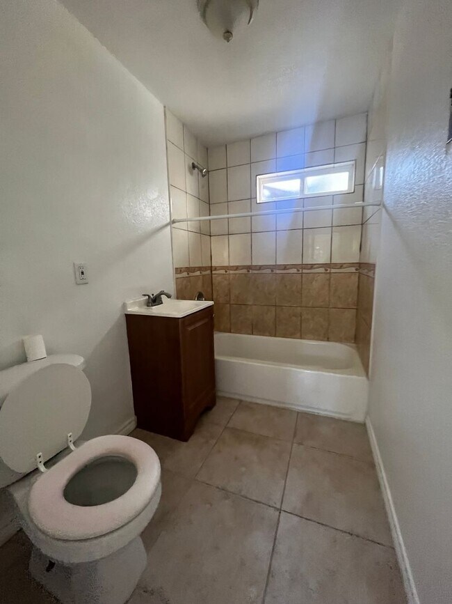Foto del edificio - 1609-1611 Gundry Ave