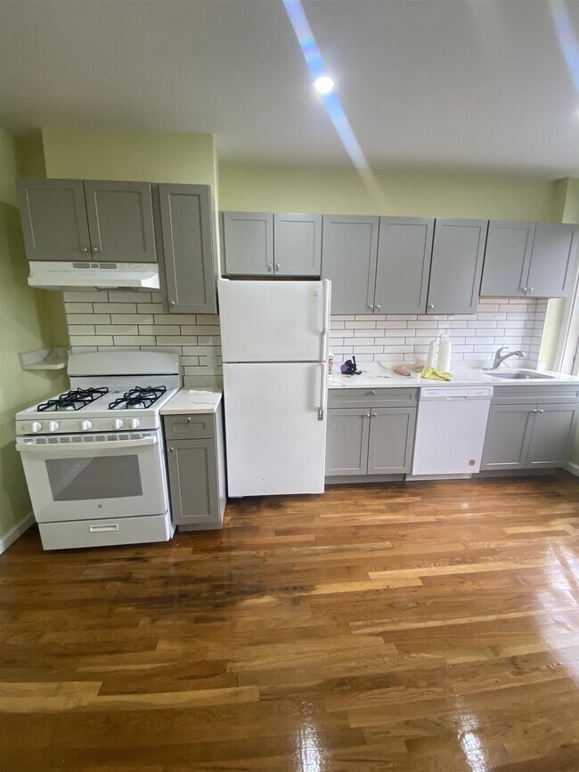 Foto del edificio - 449 Somerville Ave