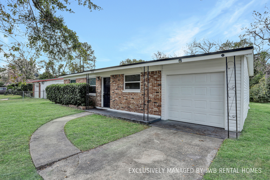 Foto principal - 9542 Little John Rd