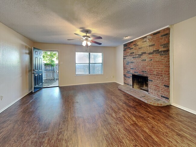 Foto del edificio - 930 Southmoor Dr