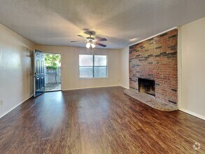Building Photo - 930 Southmoor Dr