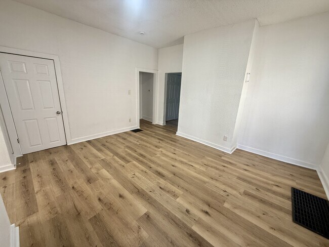 Foto del edificio - 125 Avondale Ave