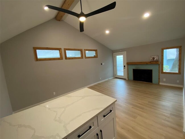 Building Photo - 2705 Mulford Cove