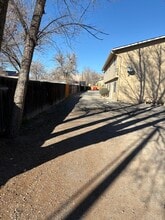 Building Photo - 204 Peach