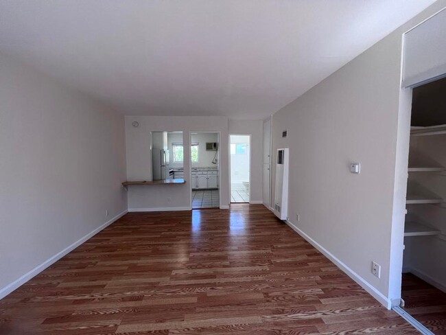 Foto del interior - 5855 Carlton Way,