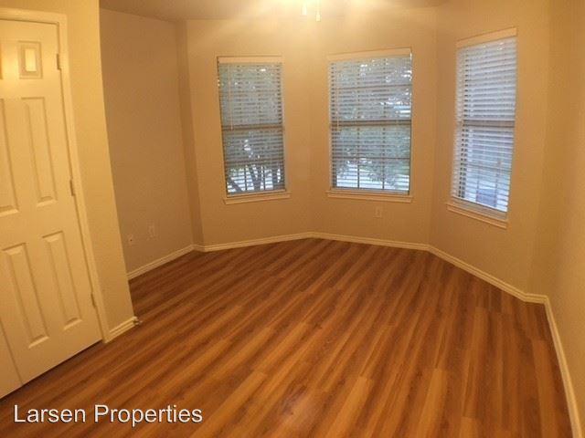 Foto del edificio - 6702 Raintree Pl