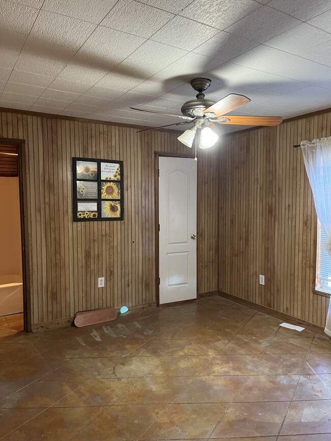 Bedroom 1 - 2456 US Highway 69 N