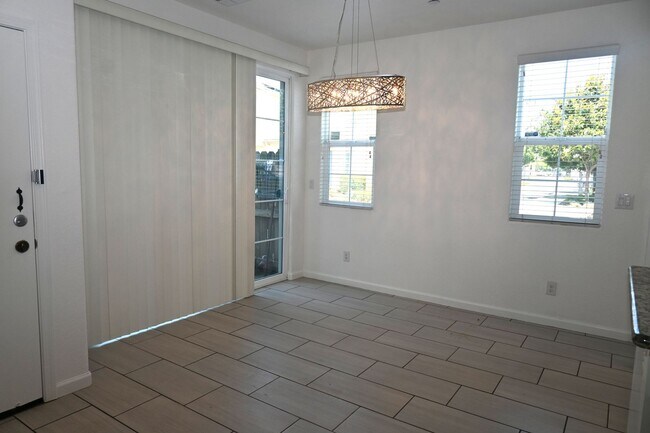 Foto del edificio - Resident Benefit Package Property