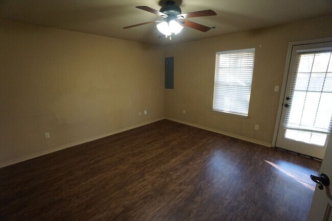 Building Photo - 3304 S 66th St