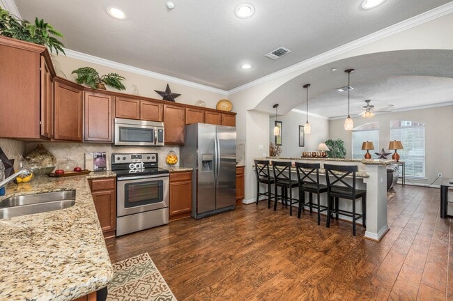 Foto del edificio - AUGUST PRE-LEASE 4bed/4.5 Lakeridge Townhome!