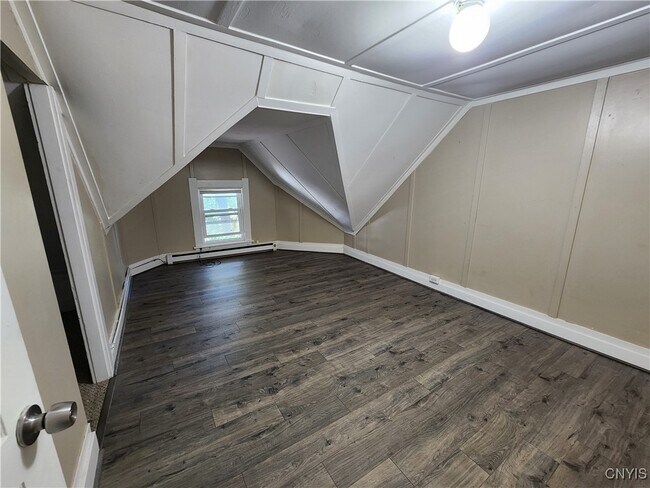 Building Photo - 927 State St