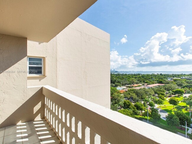 Foto del edificio - 90 Edgewater Dr