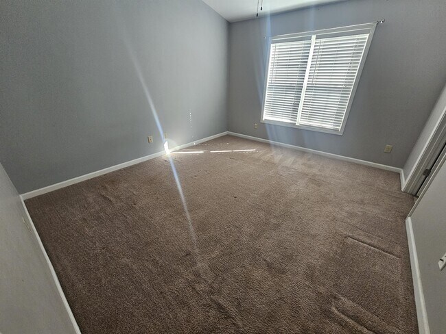 Building Photo - 439 Greentree Dr