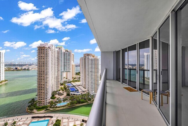 Foto del edificio - 495 Brickell Ave