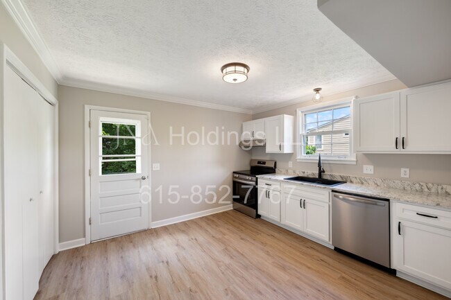 Foto del edificio - 5505 Eulala Dr