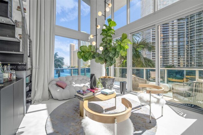 Building Photo - 200 Biscayne Blvd Way