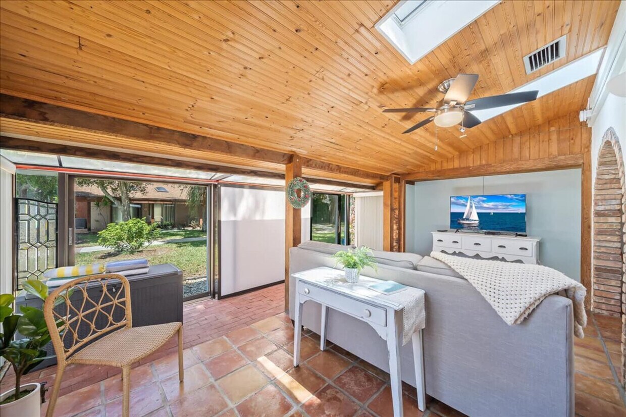 Foto principal - 408 Harrison Ave