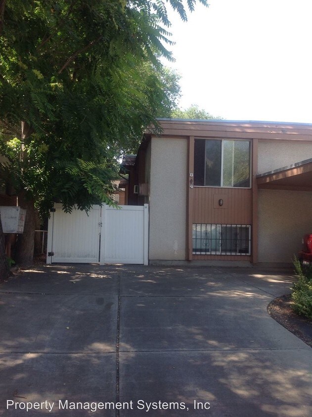 Foto principal - 844 S Park St