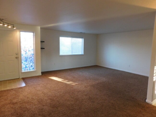 Building Photo - 3Bd/2.5Ba Two-story house- Available Soon!