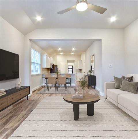 Building Photo - 929 King St