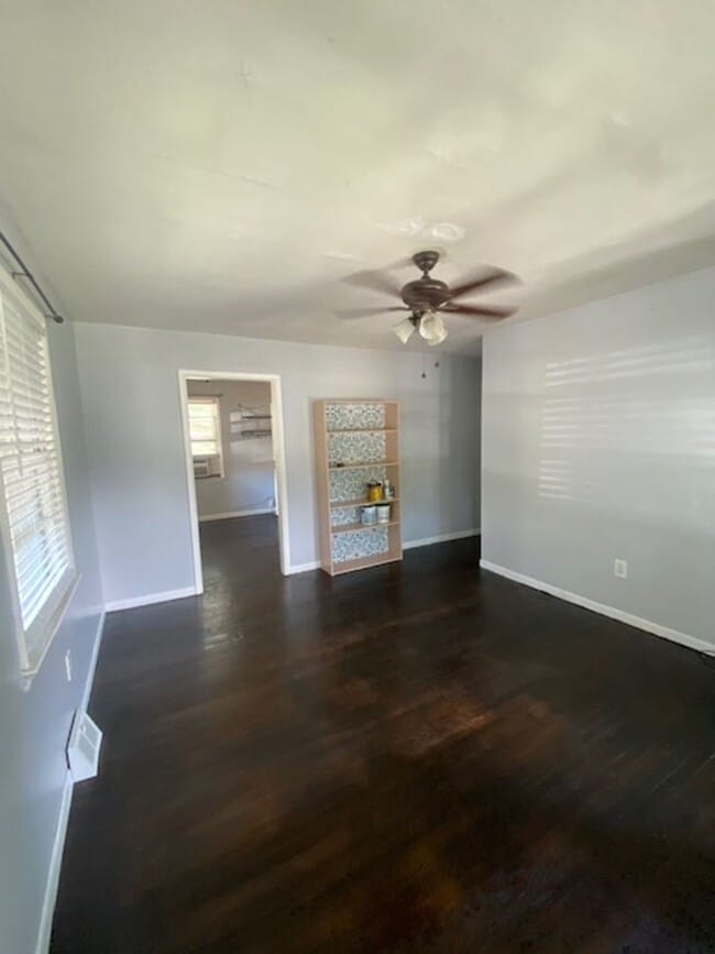 Building Photo - Charming 3 Bedroom Rancher in Staunton Com...