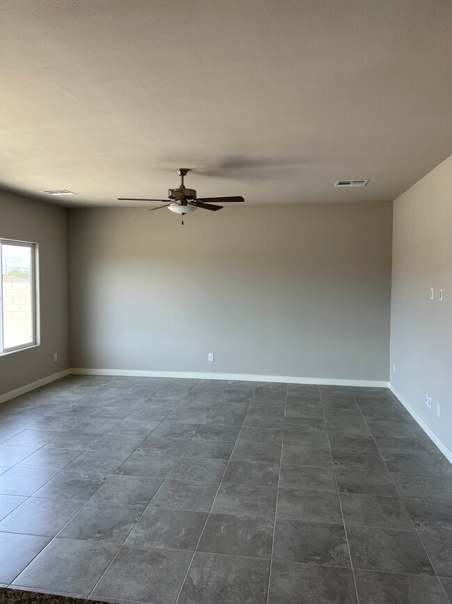 Building Photo - 1054 Strigose Ave