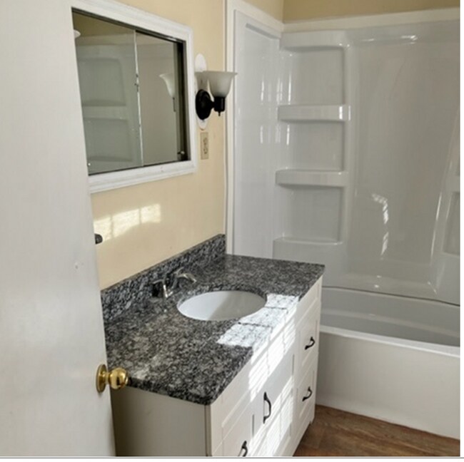 Foto del edificio - 2 Bedroom Home with Large Kitchen.  Pet Fr...