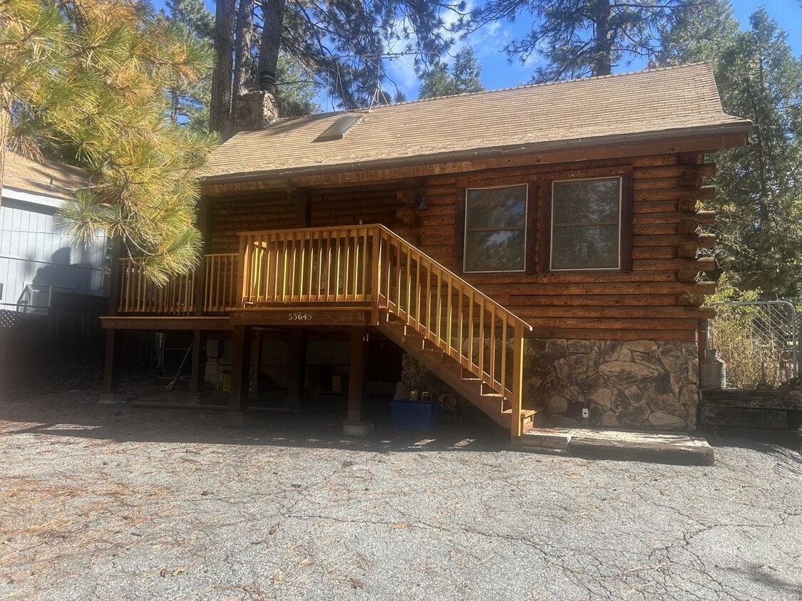 Primary Photo - Quaint Log Mountain Cabin for Rent